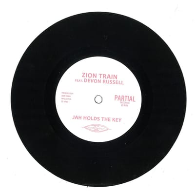 Zion Train Feat. Devon Russel - Jah Holds The Key (7" Single)