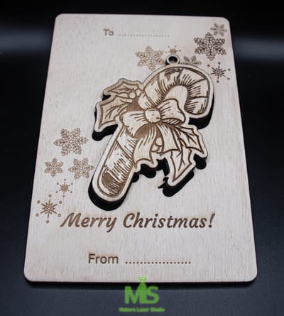 kerstkaart/ houten kerstkaart/kerstkaarten/ gepersonaliseerde kerstkaarten/ gepersonaliseerd cadeau/kerstkaart met kerstornament/ kerst staf