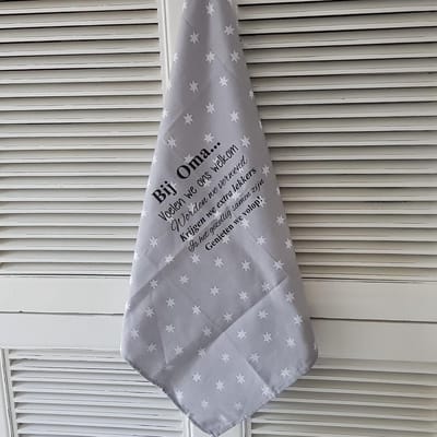 Theedoek met tekst boodschap cadeau grijs| Regels voor Bij Oma Thuis | moederdag verjaardag vrouw feestdagen sinterklaas kerstmis hoera je wordt zwangerschapsaankondiging vrouw moeder dames mama hoera je wordt zwangerschapsaankondiging kleinkind baby