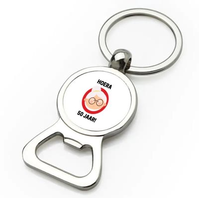 Akyol - hoera 50 jaar! vrouw flesopener - 49+1 - mensen die 50 zijn geworden - 50 jaar sarah cadeau - jubileum vrouw - verjaardags - grappige tekst - jarig - verjaardag - 9 bij 3 cm