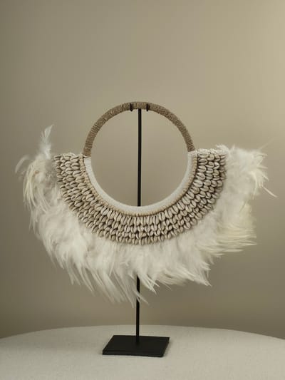 Blitzdeco - Decoratieve Kraag - Feather - Schelpen & Veren - Wit - Handgemaakt 50 cm