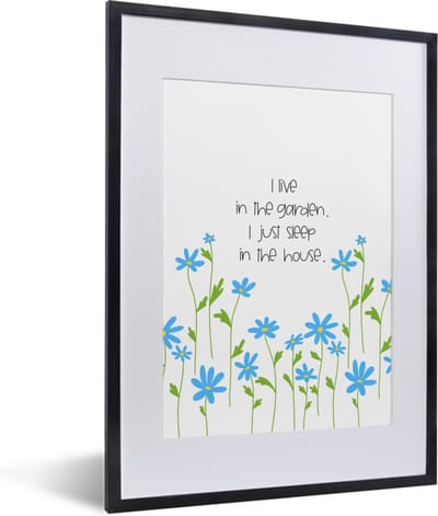 Fotolijst incl. Poster - Quotes - Spreuken - I live in the garden I just sleep in the house - 30x40 cm - Posterlijst