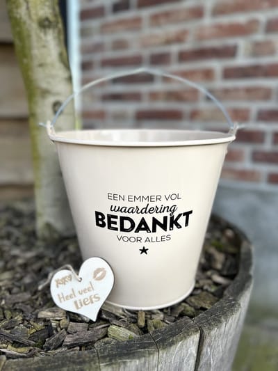 Creaties van Hier – Cadeau emmer bedankt voor alles met houten hartje - 24 cm – zink – decoratie