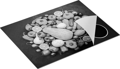 Chefcare Inductie Beschermer Groentes op Zwarte Marmer - Zwart Wit - 70x50 cm - Afdekplaat Inductie - Kookplaat Beschermer - Inductie Mat