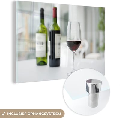 MuchoWow® Glasschilderij 60x40 cm - Schilderij acrylglas - Twee flessen rode wijn en een glas rode wijn - Foto op glas - Schilderijen