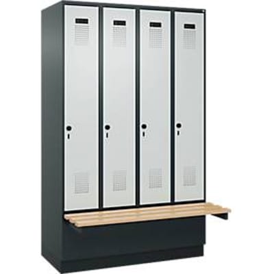 C+P Evolo Plus garderobekast, 4 vakken van elk 300 mm breed, sokkel, zwevende bank, B 1200 x D 815 x H 1950 mm, draaibare grendel, antracietgrijs/lichtgrijs