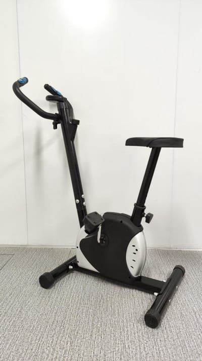 Hometrainer Fiets voor Thuis Verstelbare Frictieweerstand Fitnessfiets Inclusief Comfortabel Zadel Stille Training voor Cardio en Gewichtsverlies zonder Abonnementskosten