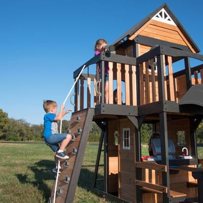 Backyard Discovery Canyon Creek Speeltoestel - Speeltoren met Schommels, Glijbaan, Klimwand en Picknicktafel – FSC Hout - Speelhuis met verdieping van hout voor de tuin / buiten