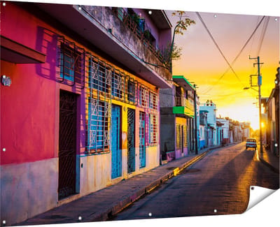 Gards Tuinposter Cuba Kleurrijke Huisjes bij Zonsondergang - 180x120 cm - Tuindoek - Tuindecoratie - Wanddecoratie buiten - Tuinschilderij