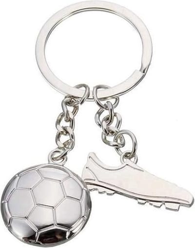 New Age Devi - Voetbal Gift Hanger - Metalen Voetbalschoen Sleutelhanger | Stijlvolle Voetbalschoenen