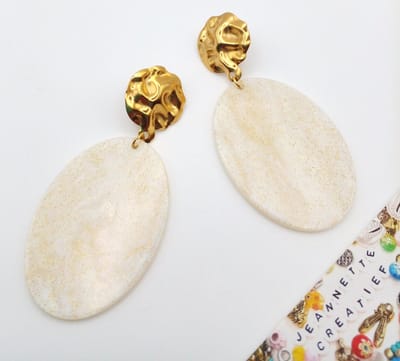 Jeannette-Creatief® - Resin - Offwhite Gold Glitter - Ivoorwit - Ivory - Ivoor - Ecru - Offwhite - Oorbellen met Glitter - Oorbel Gebroken Wit - Gouden RVS Oorbellen - Oorbellen - Resin Oorbellen - Dames Oorbellen - Oorbellen Dames - Ovale Oorbellen