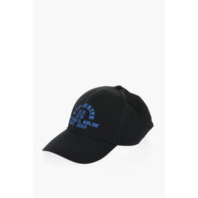 Effen pet met contrasterend logo in zwart