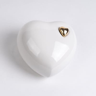 Urn Liggend Hart Middel 900 ml Wit Met Klein Goudkleurig Hartje - Urn voor Menselijke As - Crematie Urn voor As Volwassenen - Dieren Urn voor As Crematie - Urn Hond - Urn Kat