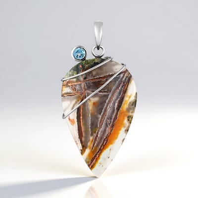 Cavill - 35,5 ct Venus Chalcedoon Hanger - 925 Sterling Zilver Gerhodineerd - 0,33 ct Hemelsblauwe Topaas - Bali Barong Stijl Druppelvorm