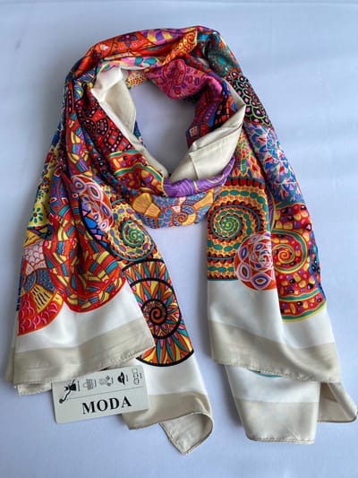 Sjaal met kleuren van glad materiaal 20% zijde met 80% viscose / satijn feel