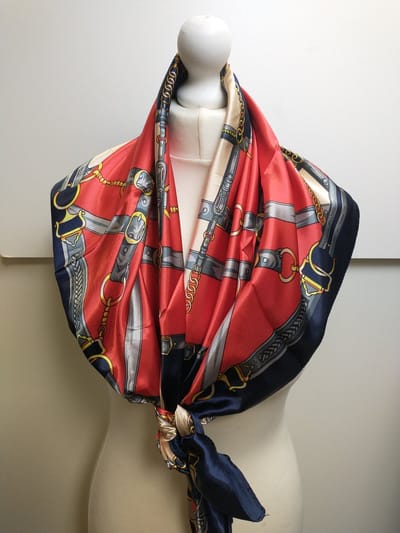 Vierkante dames sjaal Frieda-fantasiemotief-rood blauw grijs geel beige oranje-90x90