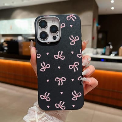 Schattig Roze Strikjes Patroon Telefoonhoesje Voor iPhone 16 15 14 Pro Max 14 Plus 13 12 Pro 11 Schokbestendig Leertextuur TPU Siliconen Cover For iPhone 14 Pro