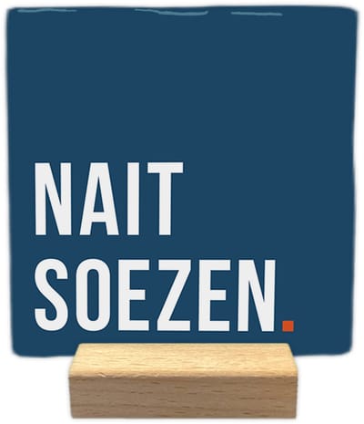 Nait Soezen - Keramische decoratie tegel - incl. houten presenteerblok