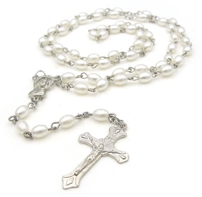 Lange rozenkrans dames - zilverkleurige ketting - witte ovalen pareltjes - 86 cm + 16 cm