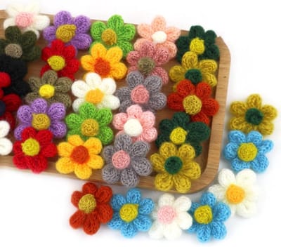 Gebreide Bloem Applicaties - Haakbloemen Borduurwerk - Kleding Decoratie - Handgemaakt Detail - Set van 10 Stuks - Gemengde Kleuren