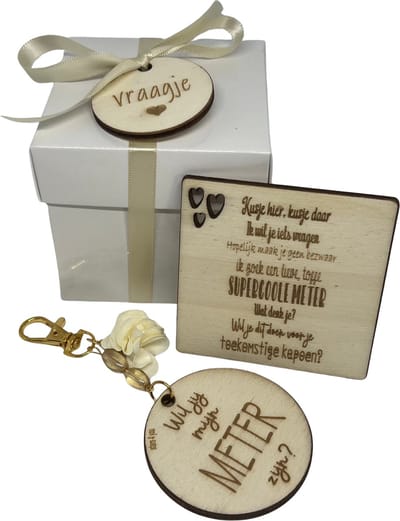 Cadeaudoosje Wil jij mijn METER zijn? | BEIGE | Kusje hier kusje daar | sleutelhanger | meter vragen | meter worden | peettante vragen | peettante worden | cadeau | doosje met een vraag | geschenkbox