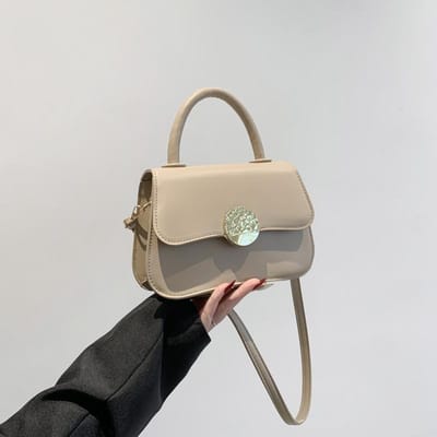 Sac bandoulière design de niche Sac carré petit à main tendance et à la mode pour femmes Printemps Nouveau Sac à épaule tendance et à la mode beige