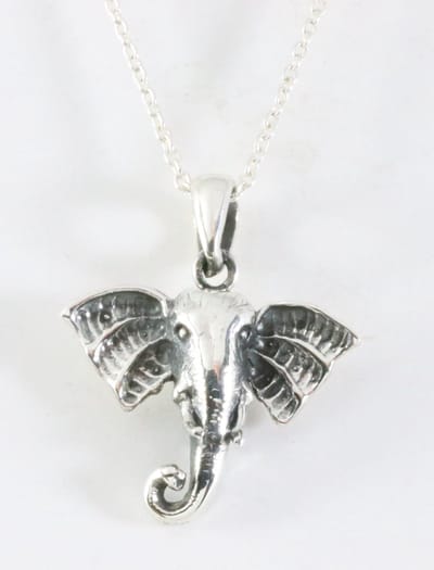Zilveren olifant hanger aan ketting