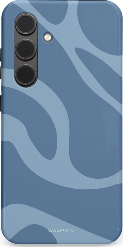 Casetastic hoesje geschikt voor Samsung Galaxy S24 - Dubbellaagse bescherming - Blauwe Water Golven - Fashion Case - Grijs Lichtblauw