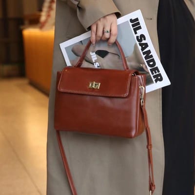 Sac pour femme en cuir véritable Sac bandoulière Sac à épaule rétro haut de gamme pour femme Sac à main de ville polyvalent et tendance 23*8*18 brown