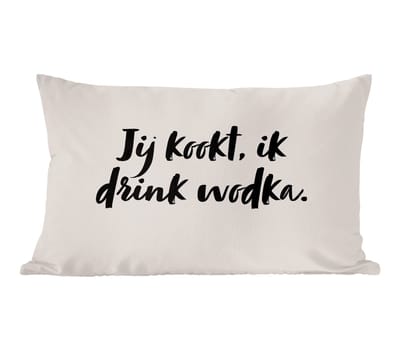 Sierkussens - Kussentjes Woonkamer - 60x40 cm - Taupe - Jij kookt, ik drink wodka - Quote