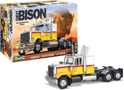 Revell Modelbouwpakket Militaire voertuigen - 17471 Chevy Bison Semi Truck Plastic - 1:32 - Modelbouw