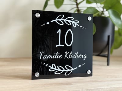 Naambordje / huisnummer voordeur krans takjes glans zwart