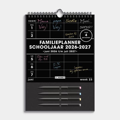 Hobbit - Familieplanner 2026-2027 - A4 (30 x 21.5 cm) - 1 week op 1 pagina - Familiekalender met 4 gekleurde pennen - 4 personen - Zwart Papier