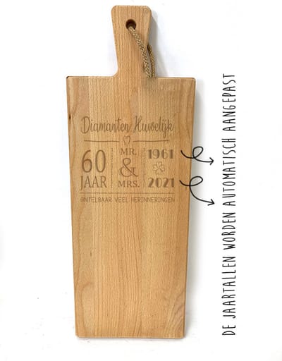 Grote borrelplank / snijplank met tekst gravure DIAMANTEN HUWELIJK. Cadeau-60 jarige bruiloft-60 jarige trouwdag. Het formaat is 20x56cm