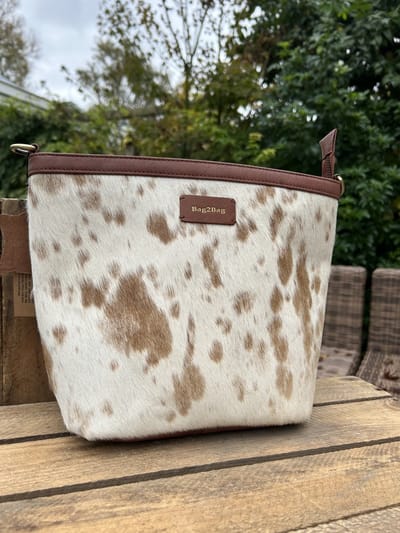 Bag2Bag Leren Schoudertas met Koeienhuid Braga Cognac -print 1