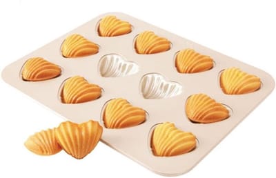 Madeleine Bakvorm - Hartjes Vormpjes - Kleine Gebakjes Maken - Dubbele Non-Stick Laag - 12 Holtes 32cm - Goud
