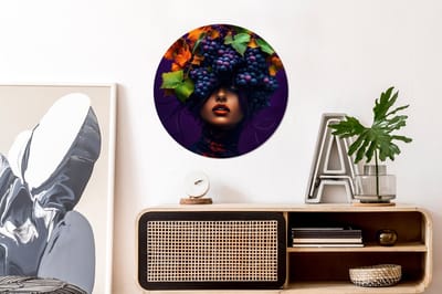 WallCircle - Wandcirkel - Muurcirkel - Vrouw - Paars - Druiven - Aluminium - Dibond - 60x60 cm - Binnen en Buiten