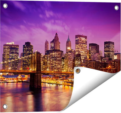 Gards Tuinposter Skyline New York van Centrum in het Paars - 50x40 cm - Tuindoek - Tuindecoratie - Wanddecoratie buiten - Tuinschilderij