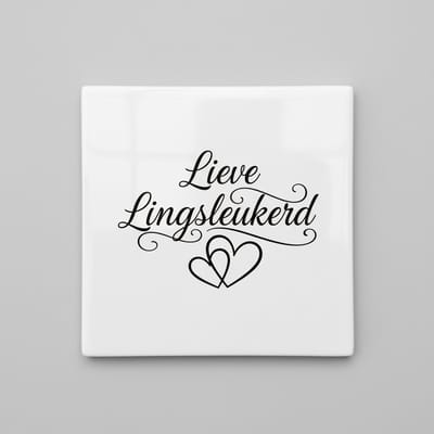Decoratieve Keramische Tegel 15x15 cm – “Lieve Lingsleukerd” Tekst Design – Witte Wandtegel Cadeau met Zwarte Opdruk