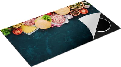 Chefcare Inductie Beschermer Hamburger Ingrediënten op een Marmeren Plaat - 90x50 cm - Afdekplaat Inductie - Kookplaat Beschermer - Inductie Mat