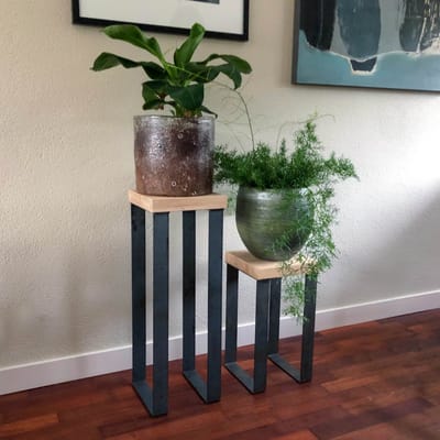 GoudmetHout® Bijzettafel Set - Plantentafeltje voor Binnen - 69cm & 39cm Hoog - Plantenkrukje en Sidetable Woonkamer - Tafel en Plantenzuil - Eiken Hout & Ruw Staal