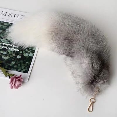 VHV - Sleutelhanger - Tas hanger - Vossenstaart sleutelhanger - Pluche staart - Zacht imitatiebont - Voor handtas en rugzak - Cosplay accessoire - Sleutelhanger dames - 38cm - Zilverblauwe staart