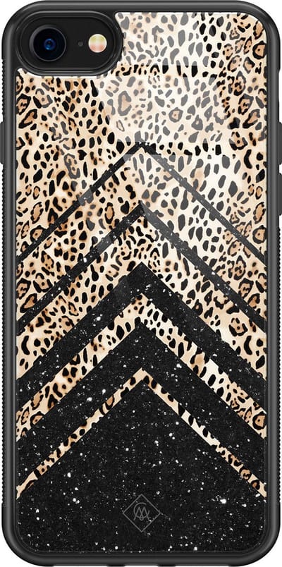 Casimoda® hoesje - Geschikt voor iPhone SE (2020) - Chevron Luipaard - Luxe Hard Case Zwart - Backcover telefoonhoesje - Zwart