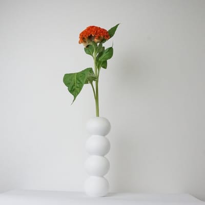 LEMON LILY Houten Vaas 'Stack' – Wit – Ø 8,5 × 26 cm – Inclusief Glazen Buisje – Handgemaakt Design vaas