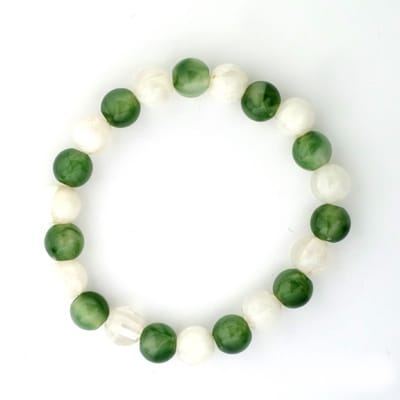Armband met nature like witte en groene kralen