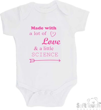 100% katoenen Romper "Made with a lot of love and a little bit of science? " Meisjes Katoen Wit/roze Maat 56/62