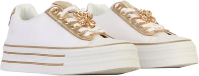Sneakers met veters