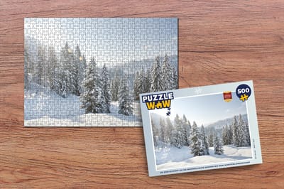 Puzzel De zon schijnt op de besneeuwde bomen bij een winterlandschap - Legpuzzel - Puzzel 500 stukjes