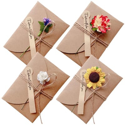 Dailygoods- Wenskaarten Set 4 Stuks - Retro Enveloppen - Gedroogde Bloemen - Blanco Ansichtkaarten - Handgemaakt Kraftpapier - Elegant Design - Kaartset