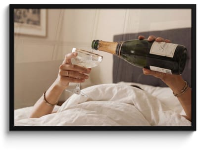 Poster in lijst - Fotolijst 90x60 cm - Posters - Champagne - Bed - Bubbels - Posterlijst zwart - Decoratie - Wanddecoratie woonkamer - Muurdecoratie slaapkamer
